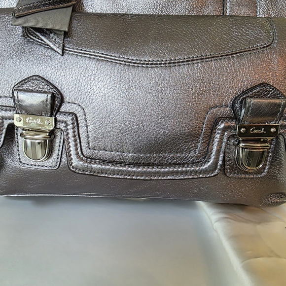 Coach Poppy Y2k Pushlock North South Tote- Metallic Silver & Coach Linus Charm - Picture 4 of 16
